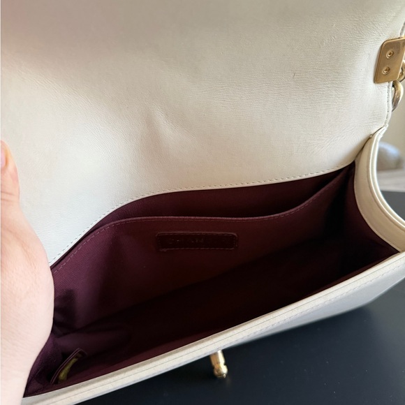 Chanel boy bag Cream Leather Shoulder Bag - Picture 2 of 6